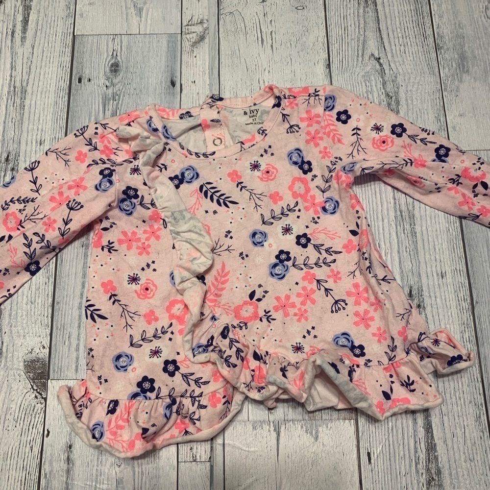 5 for $25 Crown & ivy Floral Long Sleeve